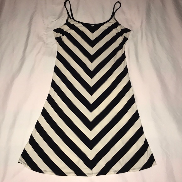 ⚫️⚪️ DRESS ⚪️⚫️ - Picture 1 of 4